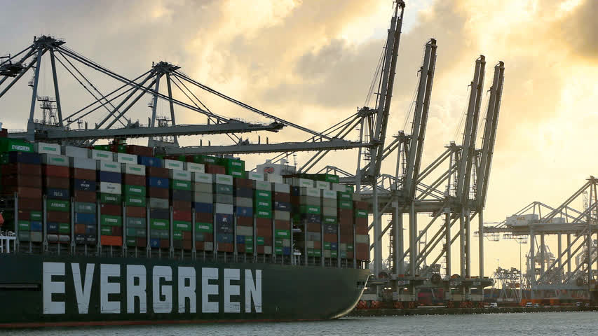 Фото - Крупнейший порт Европы остановил контейнерное сообщение с Россией