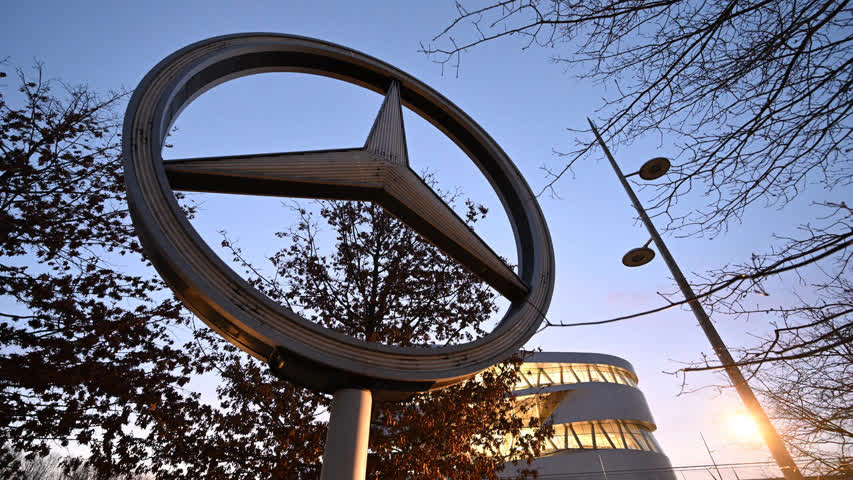 Фото - Mercedes-Benz оценил потери от ухода из России в 1,4 миллиарда евро