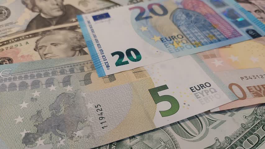 Фото - В Минфине назвали валюты для России на замену доллару и евро