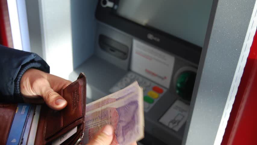 Фото - Клиентов одного банка в России предупредили о прекращении действия карт