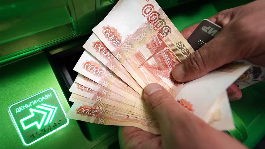 Фото - Россияне стали чаще переводить деньги в одну страну