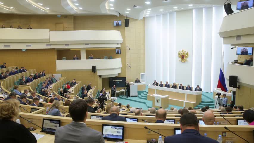 Фото - Совет Федерации одобрил закон о кредитных каникулах для мобилизованных