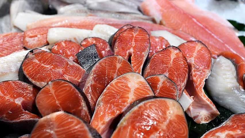 Фото - Угроза запрета экспорта «взвинтила» цены на красную рыбу в России