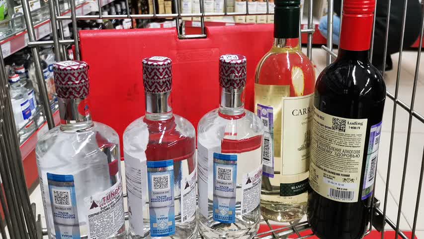 Фото - В России упали продажи водки и крепкого алкоголя